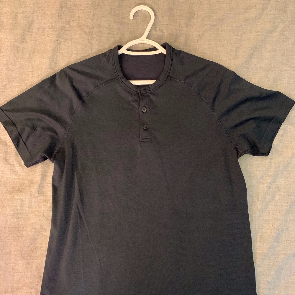 Lululemon Metal Vent Short Sleeve Henley (M)
